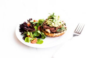 Bean-Stuffed Portobello Mushrooms with Avocado Mash / @spotebi