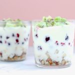 Nutty Kiwi Berry Yogurt Parfait Recipe / @spotebi