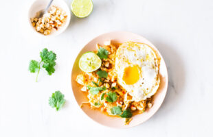 Low-Carb Fried Cauliflower Rice with Shrimp & Egg Recipe / @spotebi